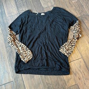 Victoria’s Secret PINK - black and leopard print tee - L